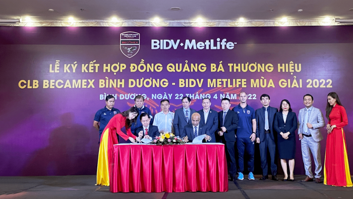 BIDV MetLife becomes the sponsor of the Becamex Binh Duong football team
