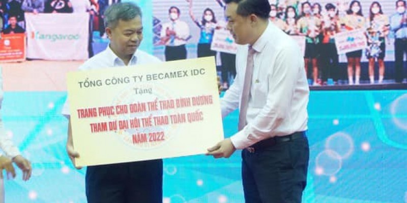 Becamex IDC supports costumes for Binh Duong Sports Delegation to attend the National Sports Festival 2022