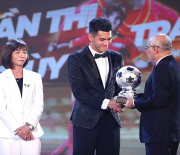 Nguyễn Tiến Linh đã xuất sắc giành danh hiệu Quả bóng Bạc nam Việt Nam 2022