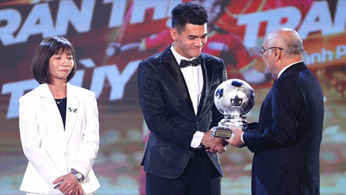 Nguyễn Tiến Linh đã xuất sắc giành danh hiệu Quả bóng Bạc nam Việt Nam 2022